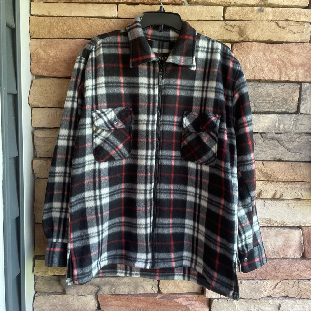 Renew black white red plaid full zip shacket Like new Me. Medium Like New